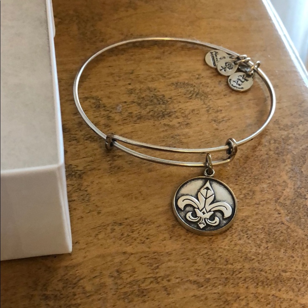 Alex and Ani Fleur De Lis bangle bracelet EUC